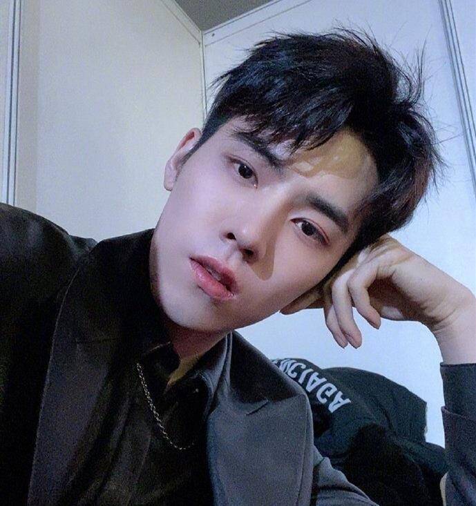 r1se两大门面接连失格,任豪丑闻此前有迹象,龙丹妮:恋爱要报备_夏之光