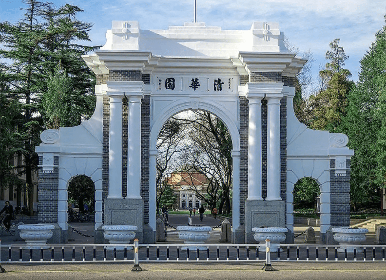 清华大学东门图片