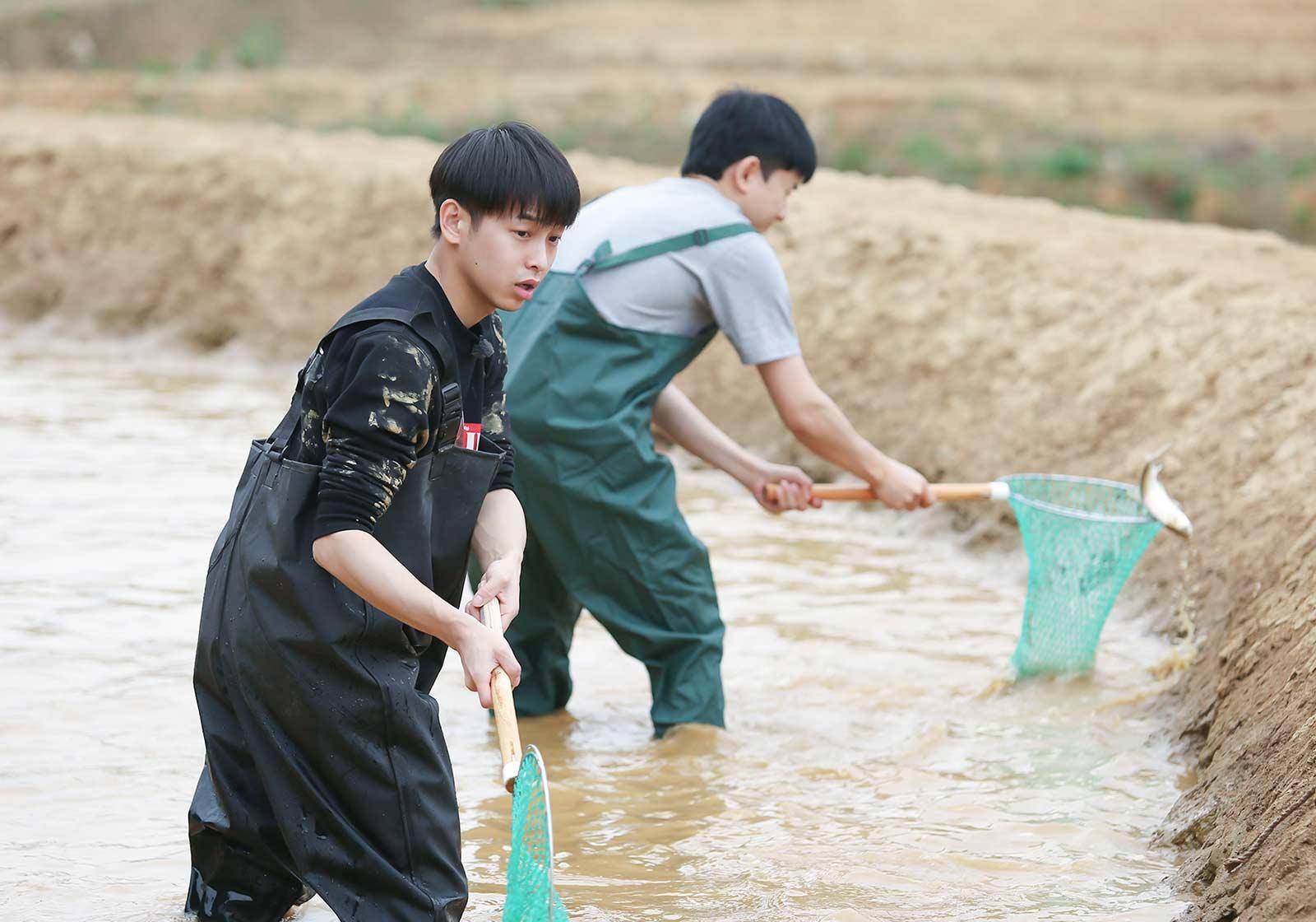 靠吃货人设轻松hold住全场,因此到第三季刘宪华就因为工作原因不在了