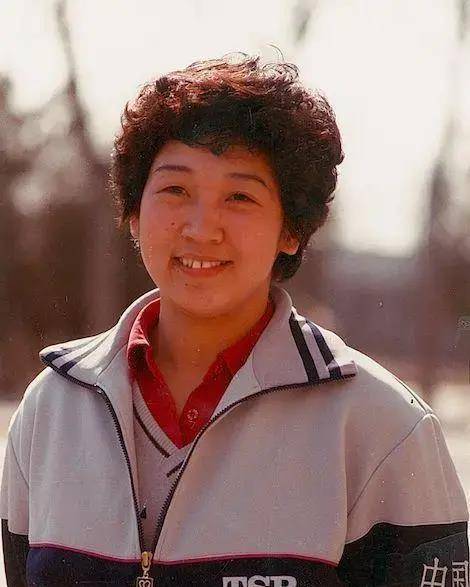 因为教练组觉得曹燕华太年轻,没有童玲稳重,在之后的比赛中有太大的不