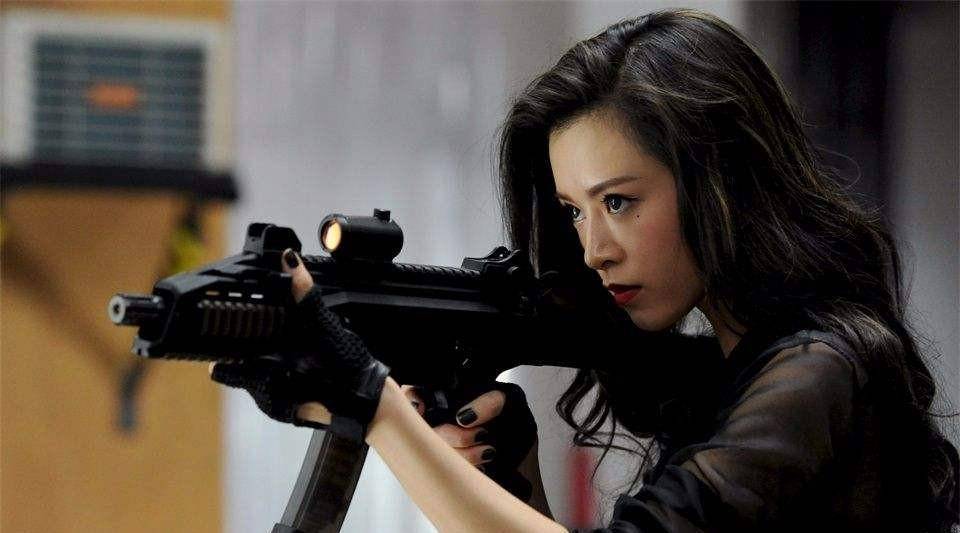 文咏珊也成功打开了内地的市场,之后她更是接乱出演了《寒战2》《九州