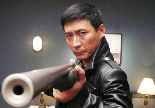 52岁张子健近照曝光,满头花白面露老态,李元芳竟然也老了_头发_狄仁杰