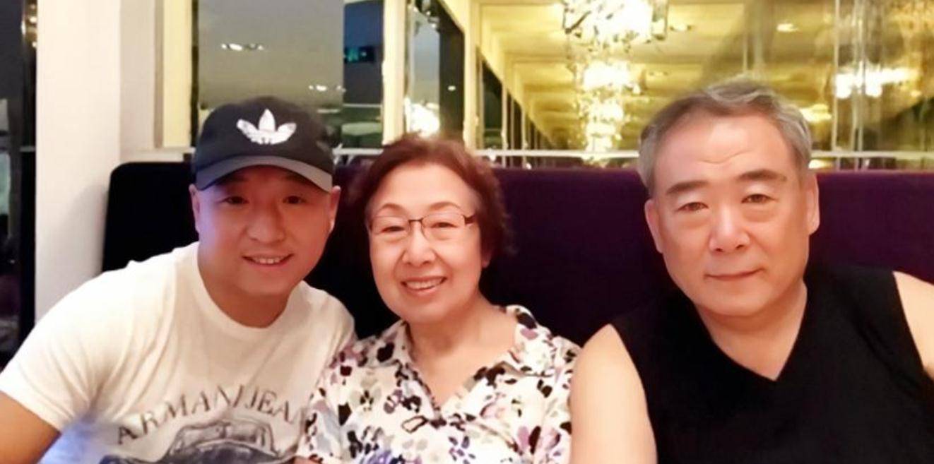 周贵元周晓鸥的父亲周贵元,早年加入了沈阳网民广播电台