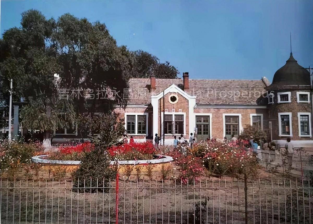 常被混淆的磐石火车站与烟筒山火车站旧照,您能分清吗?