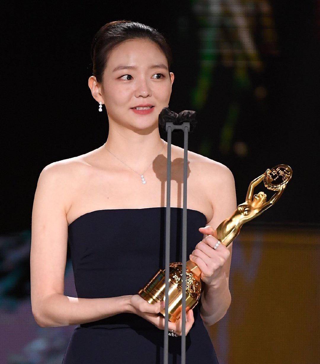 第41届青龙电影奖:刘亚仁二封影帝,影后更是46岁大器晚成_罗美兰_获奖