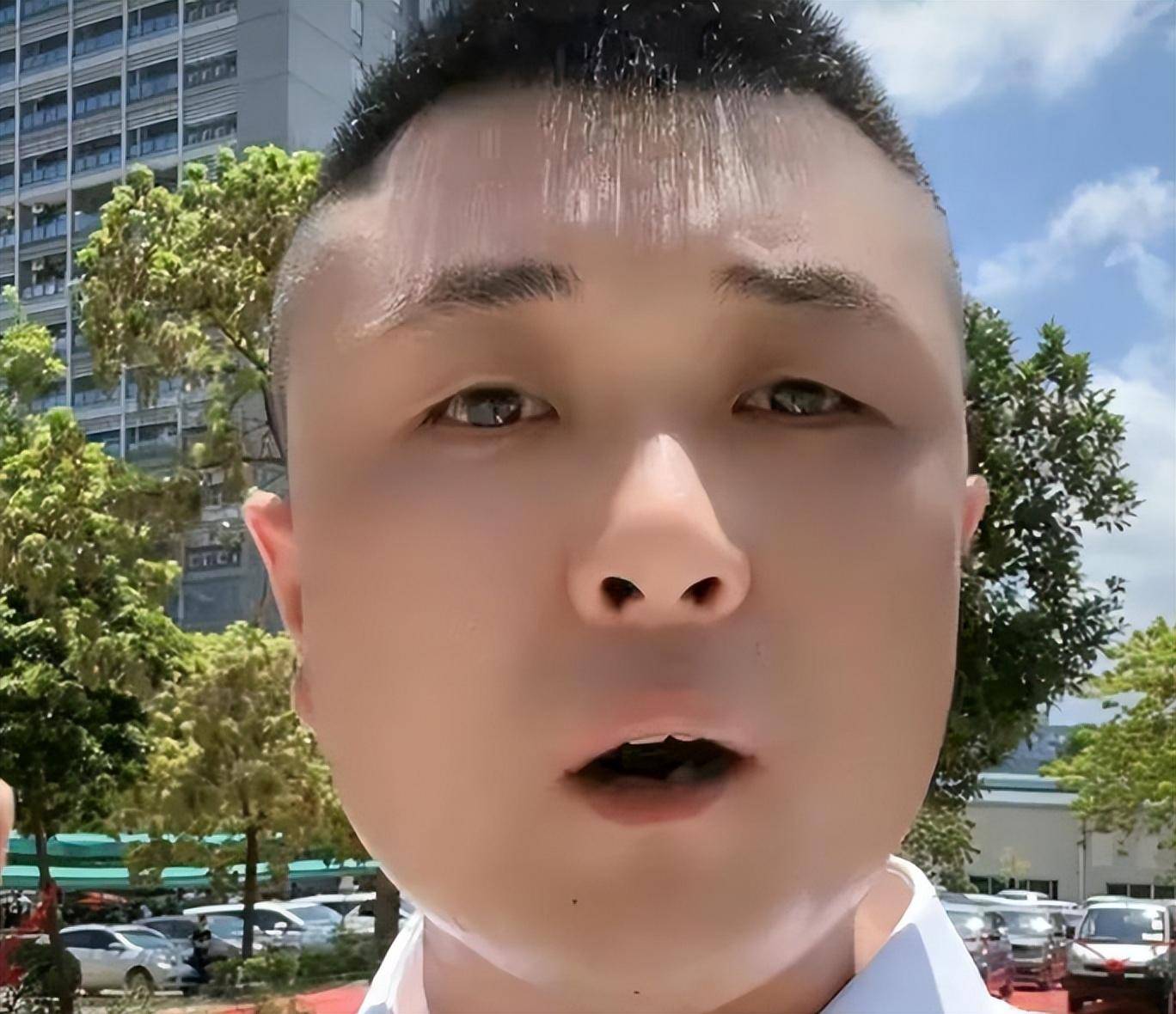 辛巴女徒弟引导粉丝借钱消费,太原老葛抓住把柄,直播间出言嘲讽_平台