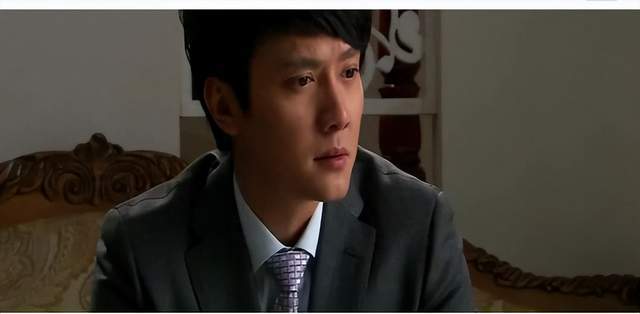 在《佳期如梦》里,冯绍峰又是演高富帅.