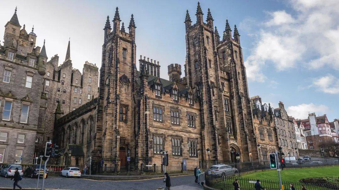 爱丁堡大学96有任何疑问可咨询9026,000英镑国际学生学费:99pte