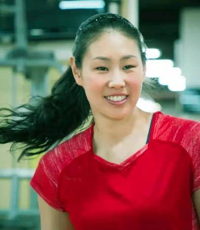 她是古典女子,笑容温暖坚定为一句承诺坚守体育5年_颜妮_郎平_东京