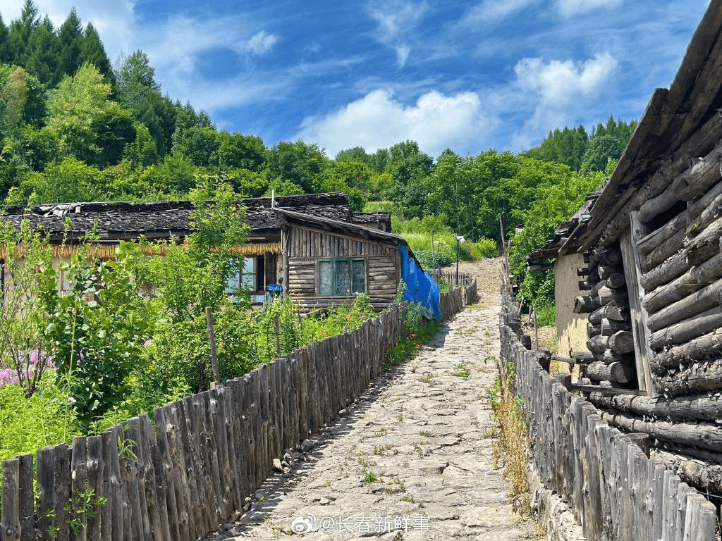 抚松县漫江镇:漫江碧透 百业争流