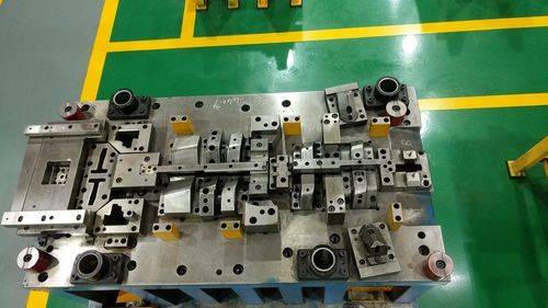 三,五金冲压工作内容和职责冲压工是五金冲压厂中的重要岗位之一,主要