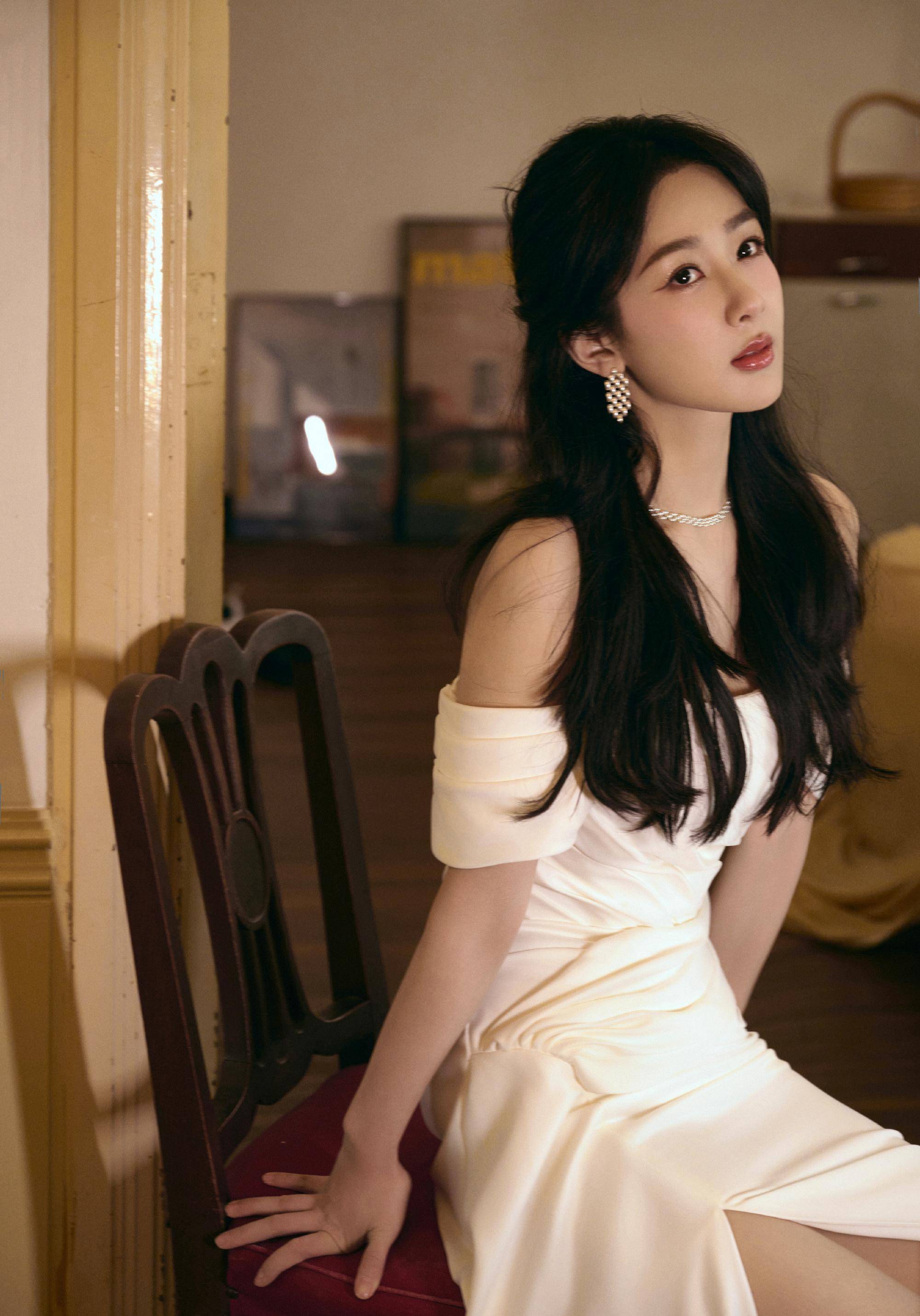 《余生》工作人员发文夸奖杨紫,还说杨紫曾躲在休息室里偷偷哭_娱乐