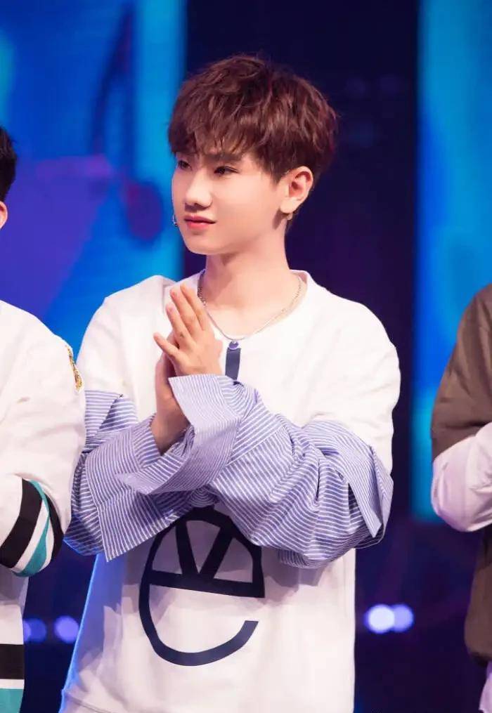 情歌转换器汪苏泷,年少成名爱唱小情歌,已结婚5年还有个女儿?