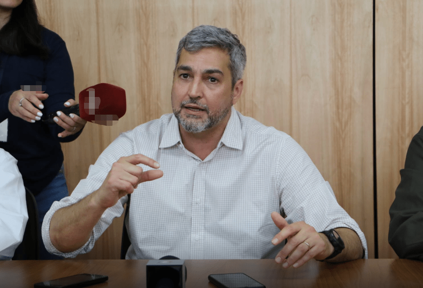 巴拉圭准总统一个拥抱,赖清德忘了姓甚名啥,被坑300多亿很合理_贝尼亚