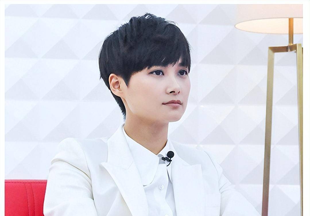 李宇春:被周杰伦嫌弃遭肖战内涵,却助倪妮甩满身八卦_节目_纪梵希