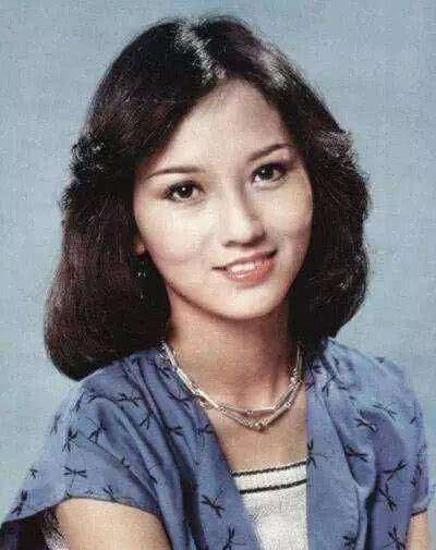 陈百祥4次破产黄杏秀不离不弃,如今妻子花1423元赌马赚530万大奖_好友