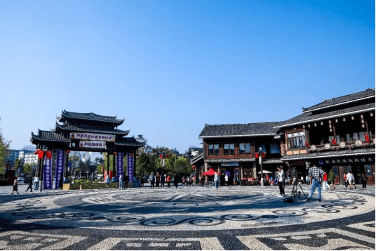 丹寨万达小镇保障了景区的优秀,融合"农文旅"特色_游客_旅游_人们
