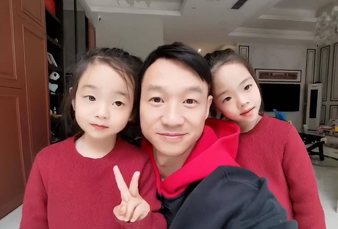 杨威儿子近照曝光,杨阳洋变运动少年,苦练高尔夫汗水浸湿衣服_训练