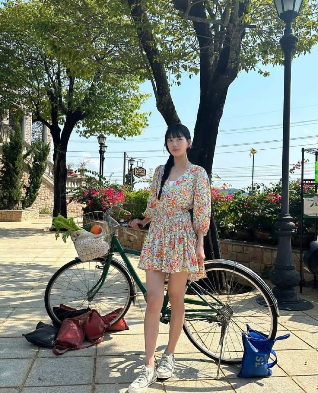 裴秀智好清纯的一张脸,碎花裙帆布鞋回眸一笑,开挂了开挂了_国民_安娜