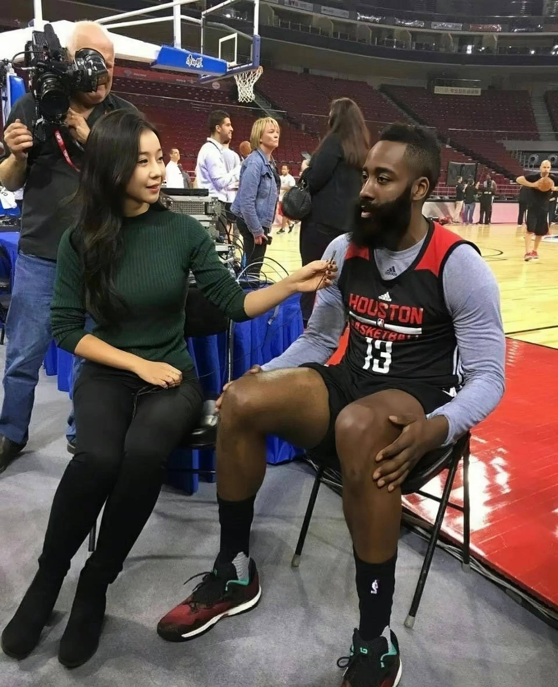 张曼源:国内身材最好的女主持人,欧美臀型令巨星十分欣赏