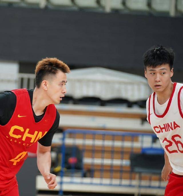 第一名是赵继伟,自从宫鲁鸣执教期间,就被破格提拔,从辽宁队的替补