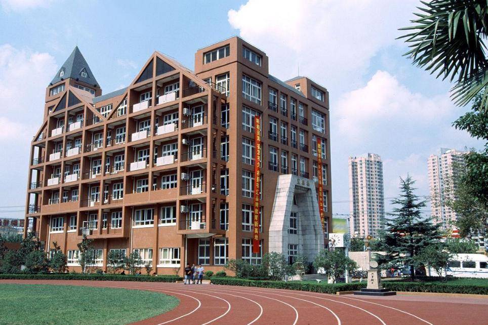 中学的排行榜_2023百强中学排名“出炉”,衡水中学仅排第二,榜首中学引热议
