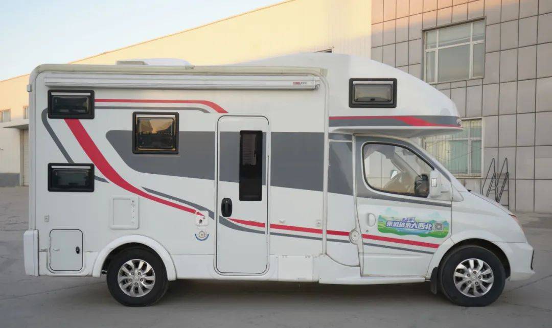 本款rv80c分为舒适款和尊享款,舒适款更轻便快捷,适合家庭出行和旅行