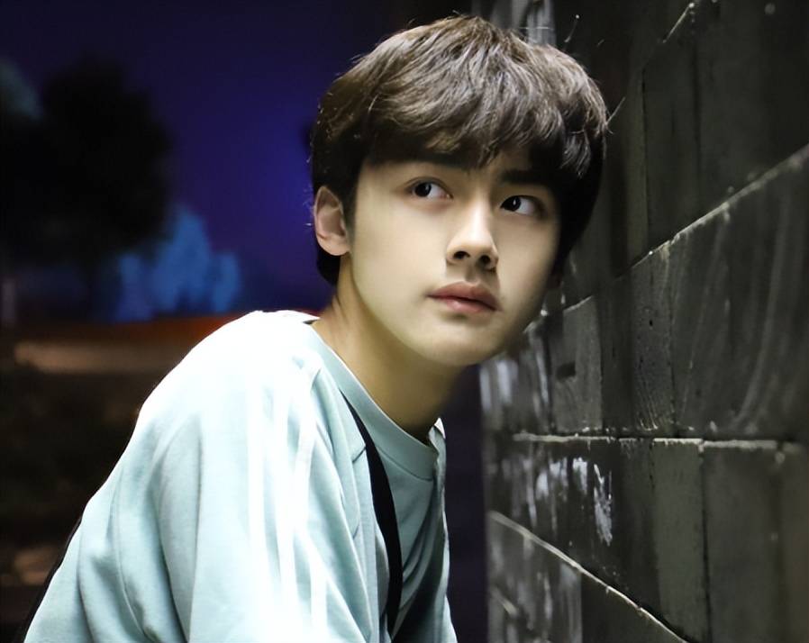 20岁男星涉嫌强奸未成年,在片场拍戏时被带走_储子_因为_下半身