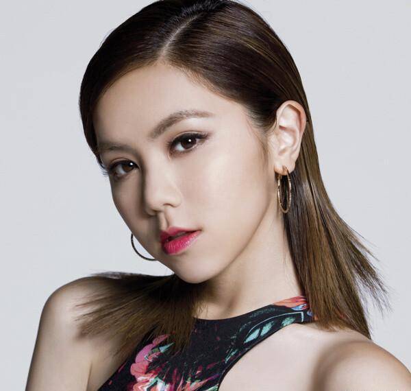 如今终遇真爱,关之琳的半年老公是男友外公_邓紫棋_mark_感情