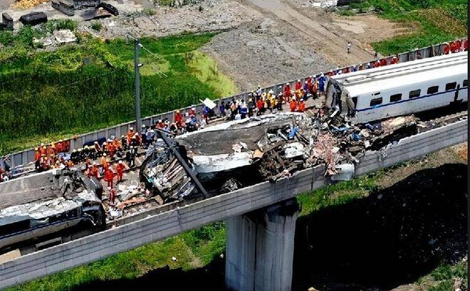 高铁追尾会有多恐怖?