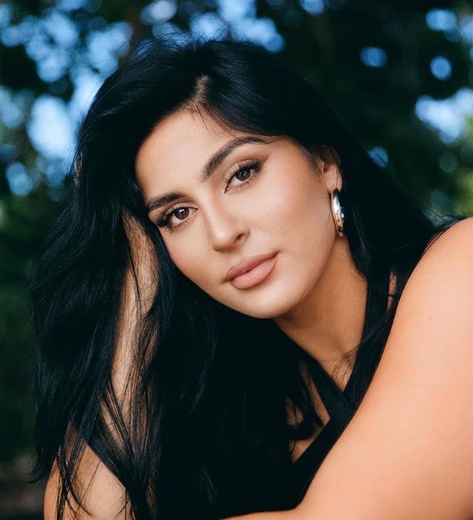 大码模特的希腊女神:erifili·斯法基亚纳基斯_健身_方式_身材