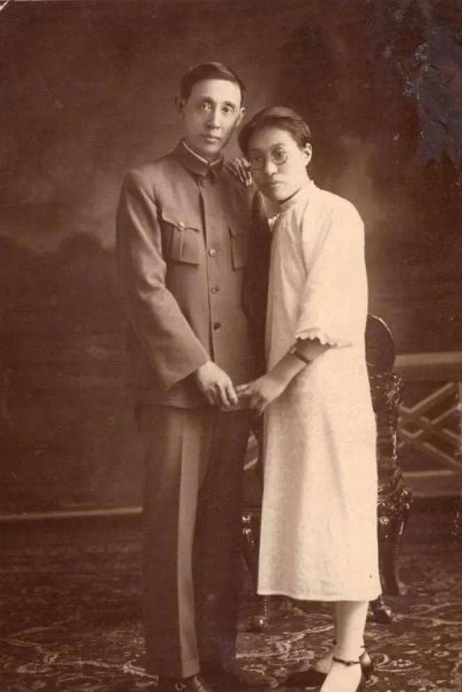 他与牌友同居,逼妻离婚,打18年离婚战,遗嘱却留一半遗产给前妻_蒋廷黻