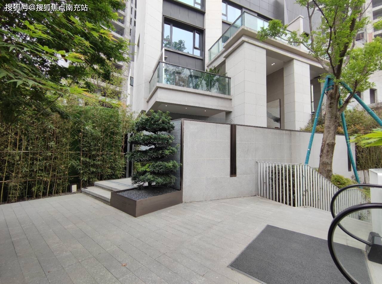 成都新房滨江樾城叠拼 学区房(户型 价格 区位 )_服务_的项目_售楼部