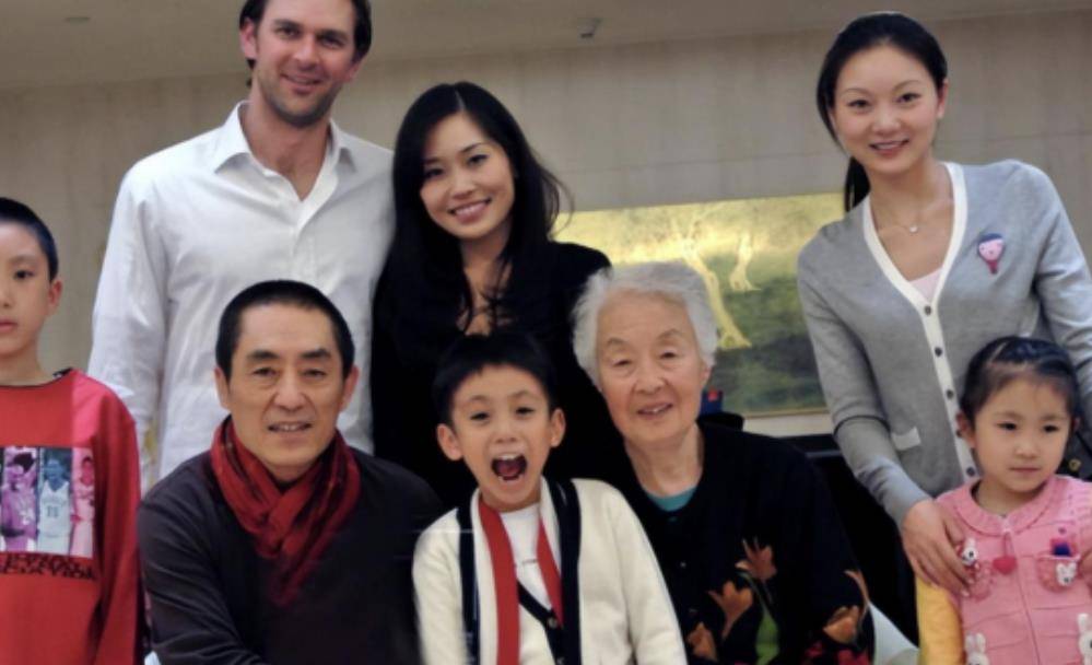 张艺谋与爱妻婚变事件,陈婷转移财产出国,女方亲戚出面透真相_信息