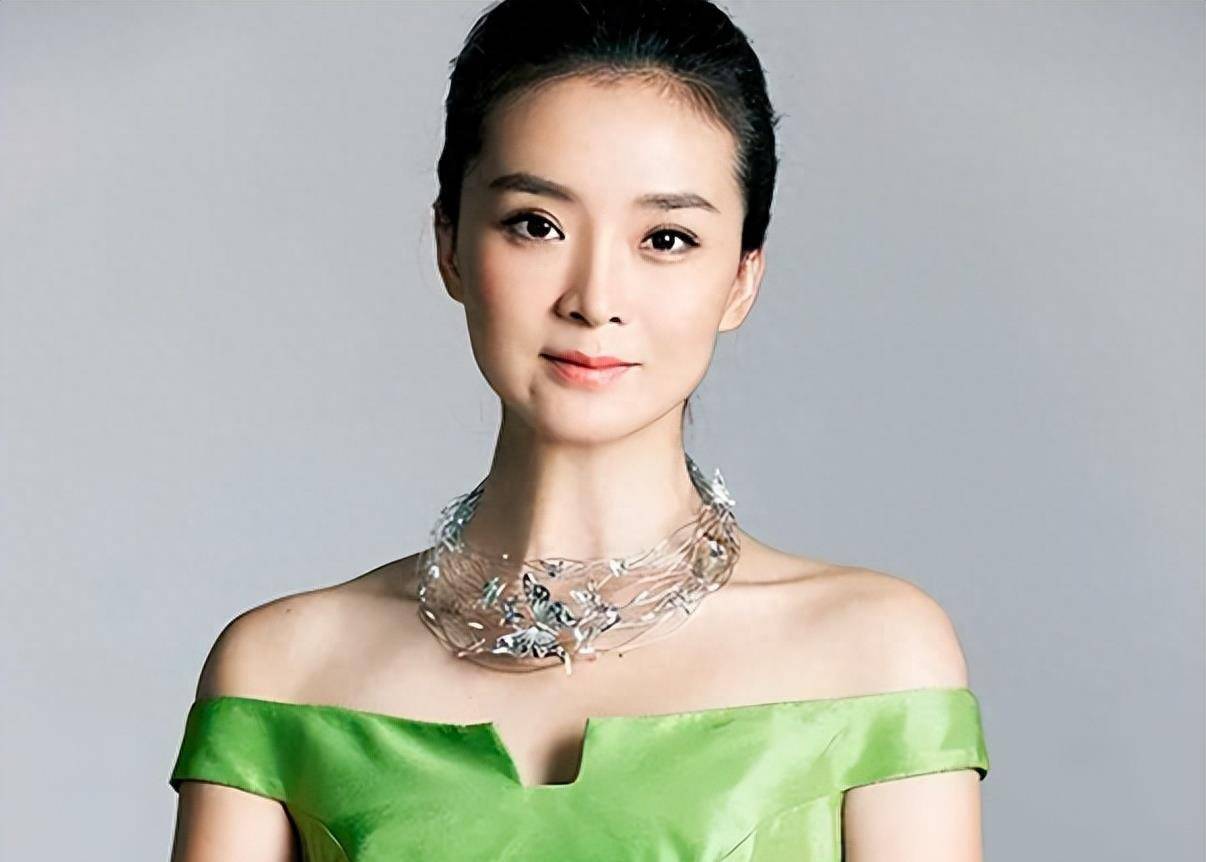 "晴格格"从阔太变主播,王艳应了那句"女人还是得有事业"?