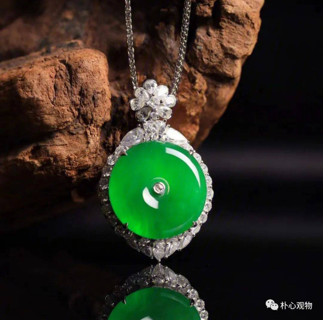 徐胤:翡翠图鉴——帝王绿翡翠的鉴赏与收藏_绿色_颜色_祖母绿