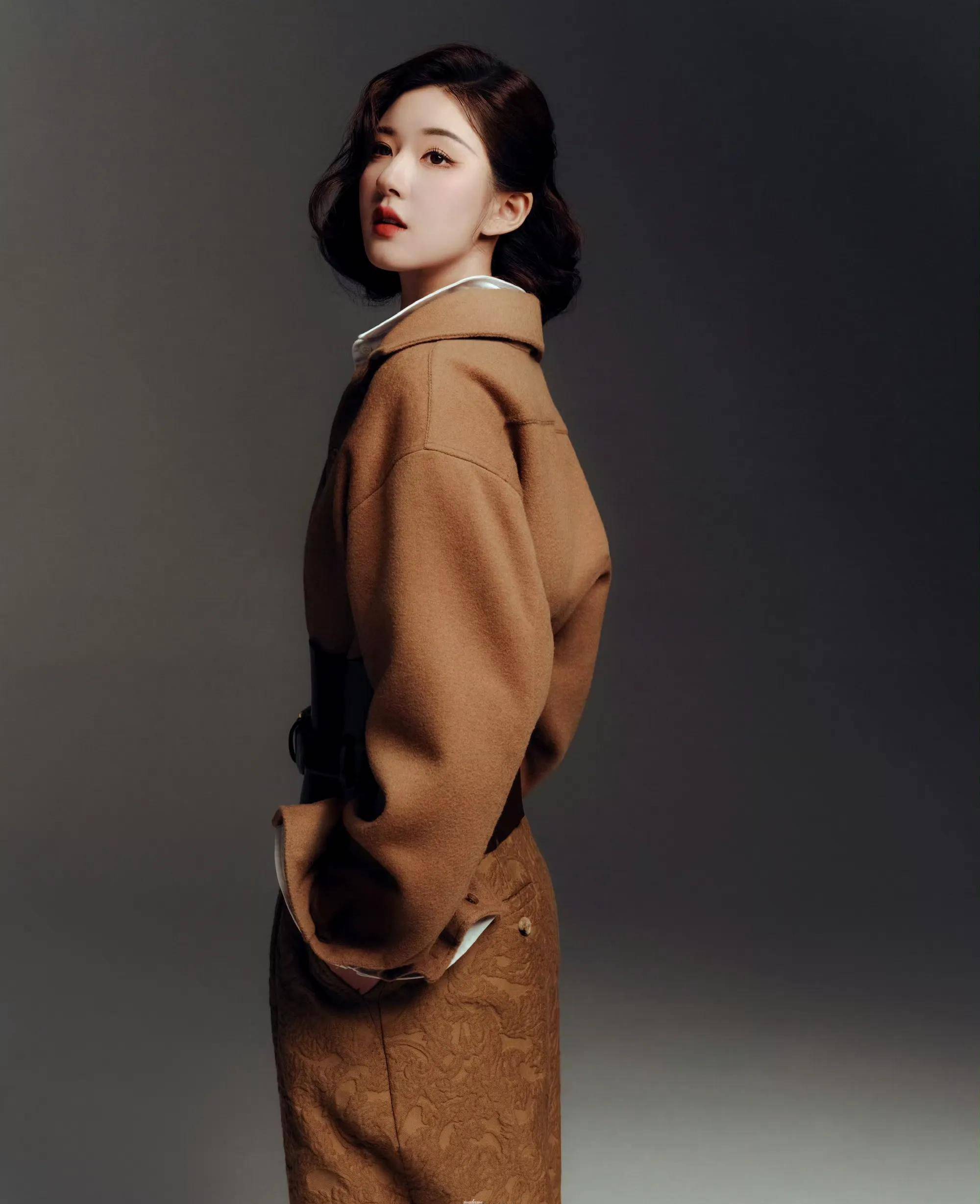 angelababy 王嘉尔 赵露思 孟子义 徐正溪最新杂志大片_封面_金九