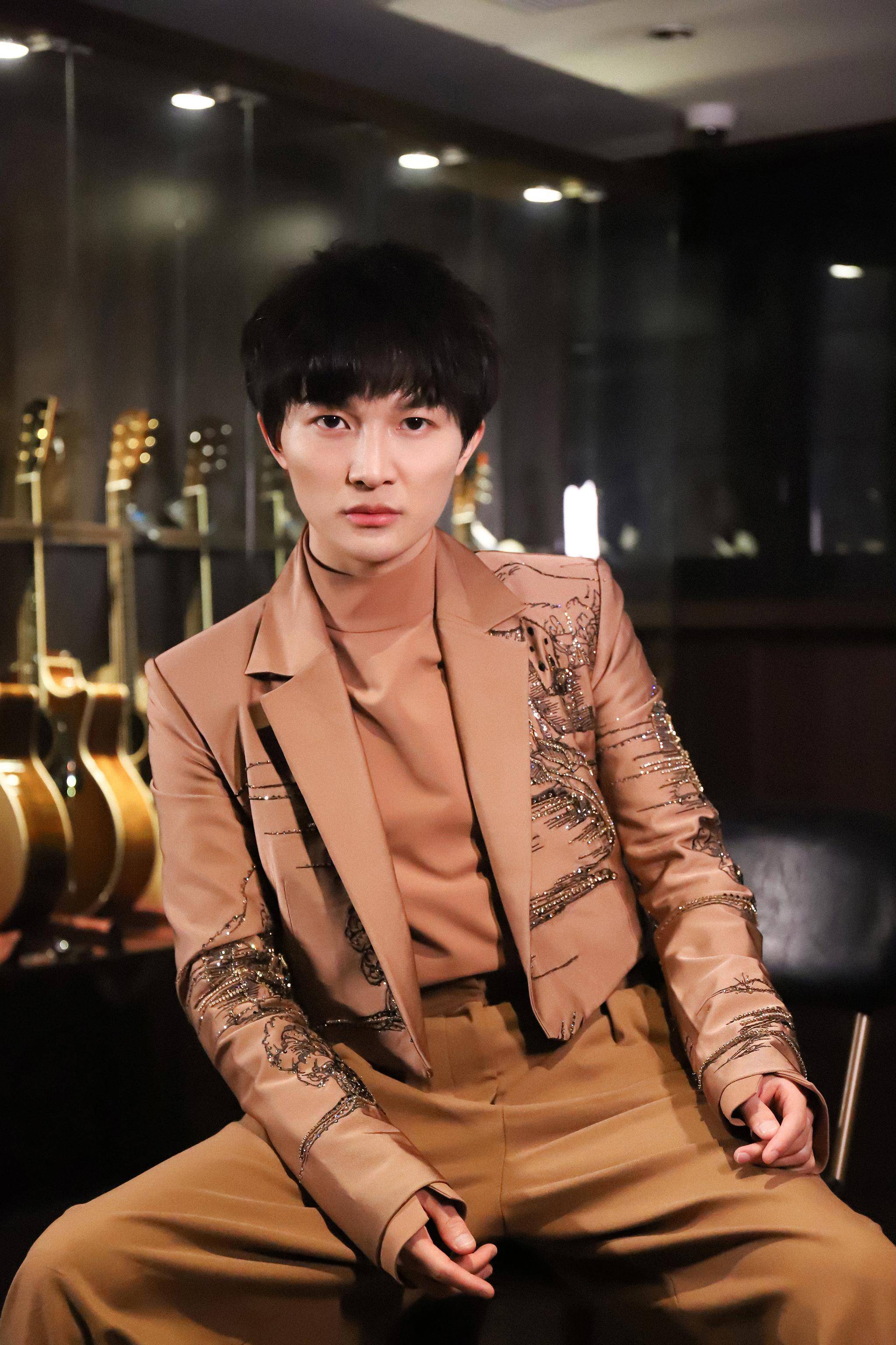 揭秘好声音背后的黑幕:吉克隽逸,吴莫愁和姚贝娜的悲剧故事_节目组