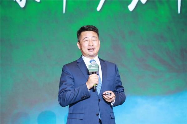 图注:赵杰军在国际种业创新发展高峰论坛发言对于奶业