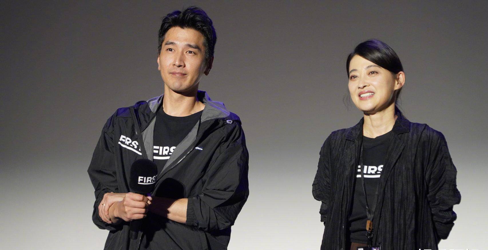 赵又廷晒成"黑炭"?状态变憔悴,闭眼卖萌秒变表情包_梅婷_营业_模样