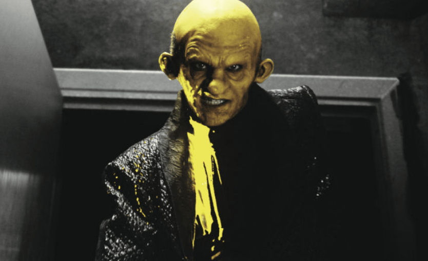 电影的故事线交错在虚拟的罪恶之城中,人物之间的联系和交互使整个