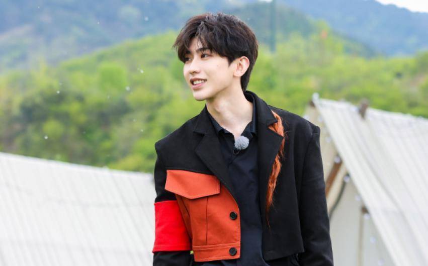 蔡徐坤全国巡演官宣,原来他14年就许下承诺,如今已成功实现_演唱会