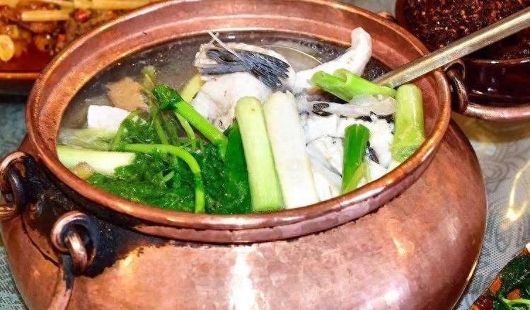 云南玉溪特色美食,抚仙湖铜锅鱼,现杀现做68一公斤_文化_美味_土地