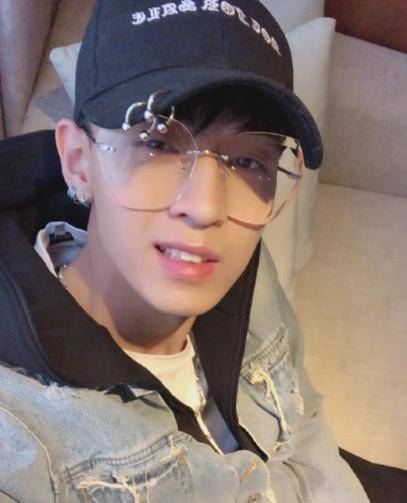 德云社男团集体眼镜杀,张云雷渣男风,秦霄贤清纯风,于谦是大佬_岳云鹏