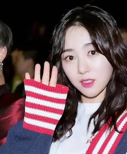 权珉娥曝14岁时遭侵犯,进团后被申智珉霸凌,多次割腕抑郁轻生.