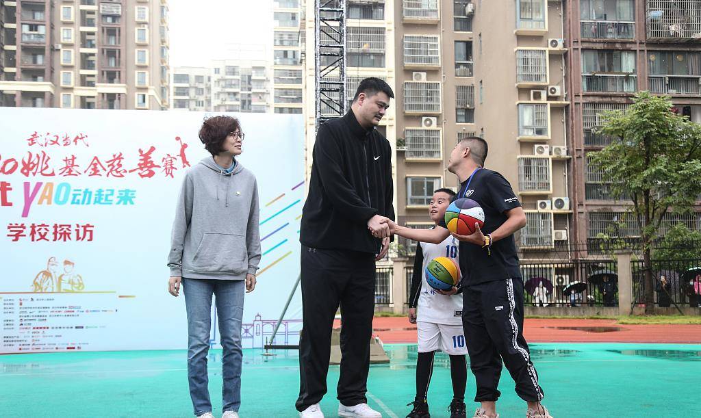 七夕吴冠希张常宁晒甜蜜照,身家2亿,开400万法拉利_体育_新疆队_内容