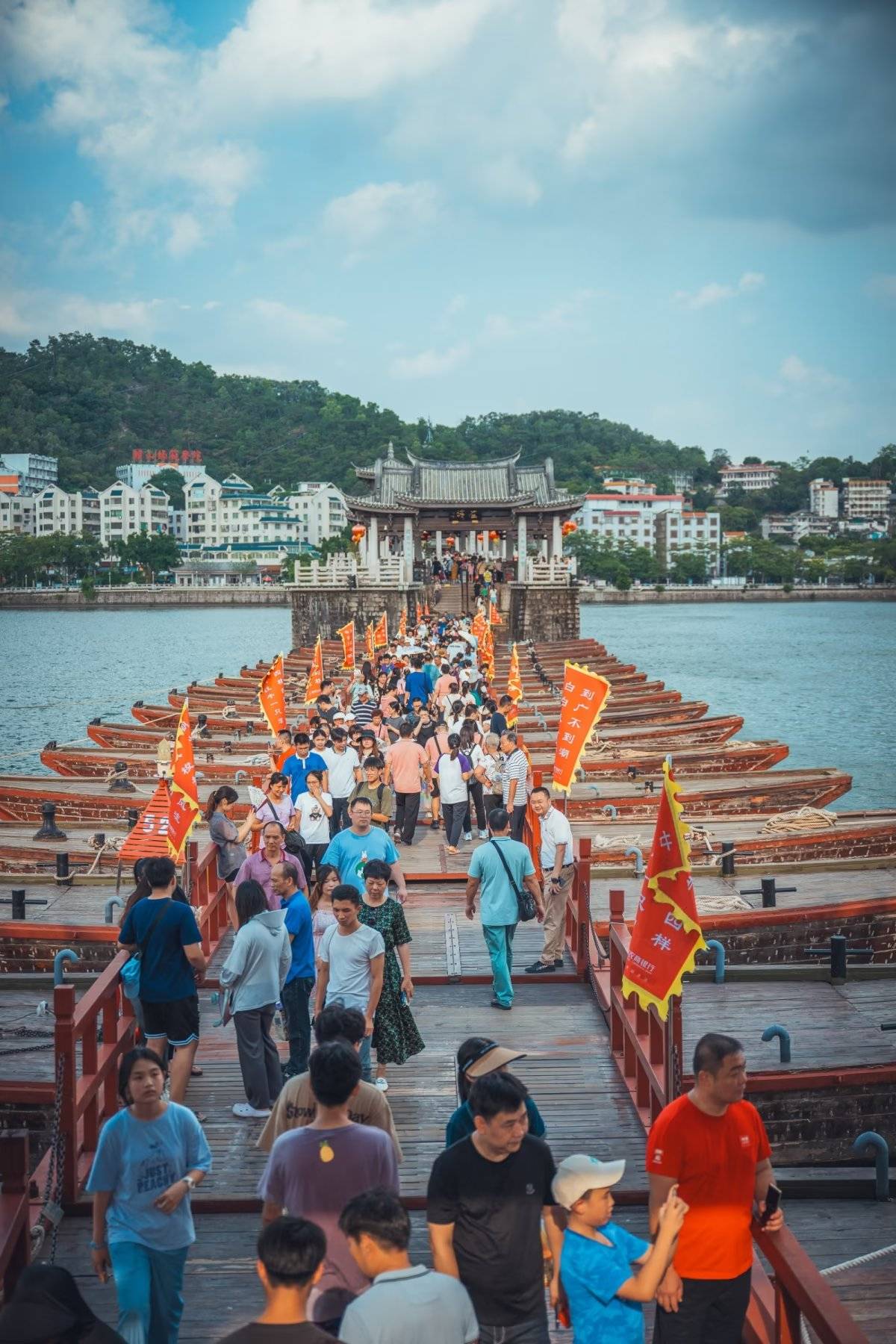 中国有座神奇的古桥,白天正常通行晚上断成两截,开开合合800多年_潮州