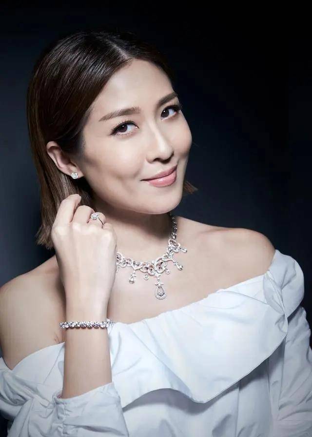 香港索腿天后,被暗示演技不如人,嫁圈外男友短视频带货超叻_陈敏之