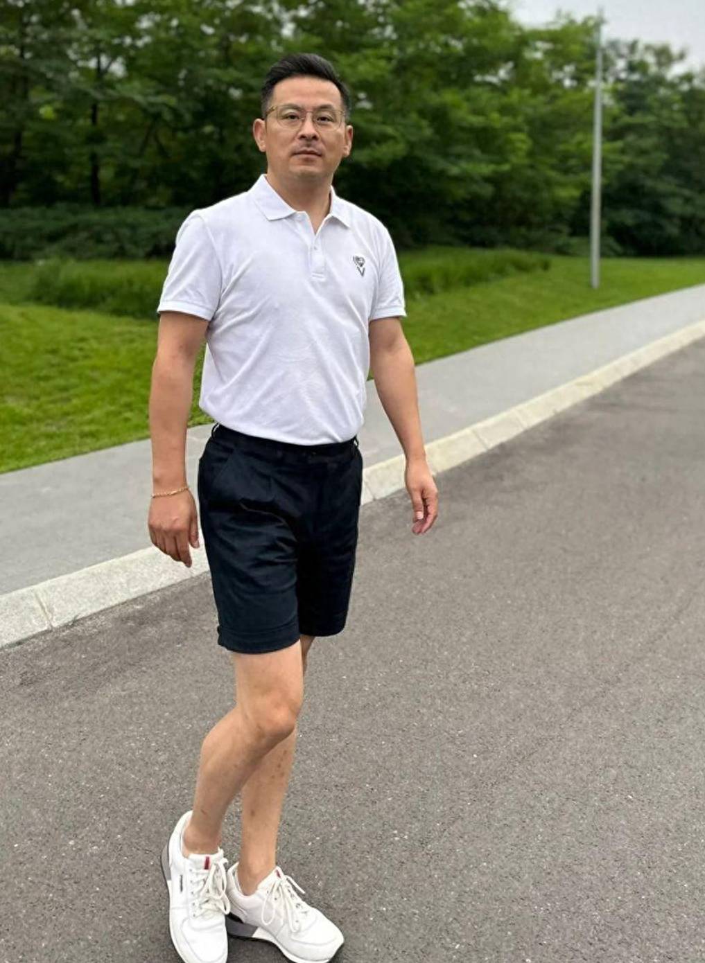 尽量少穿这3种"大叔裤",看着油腻,廉价还显胖_裤子_气质_身材