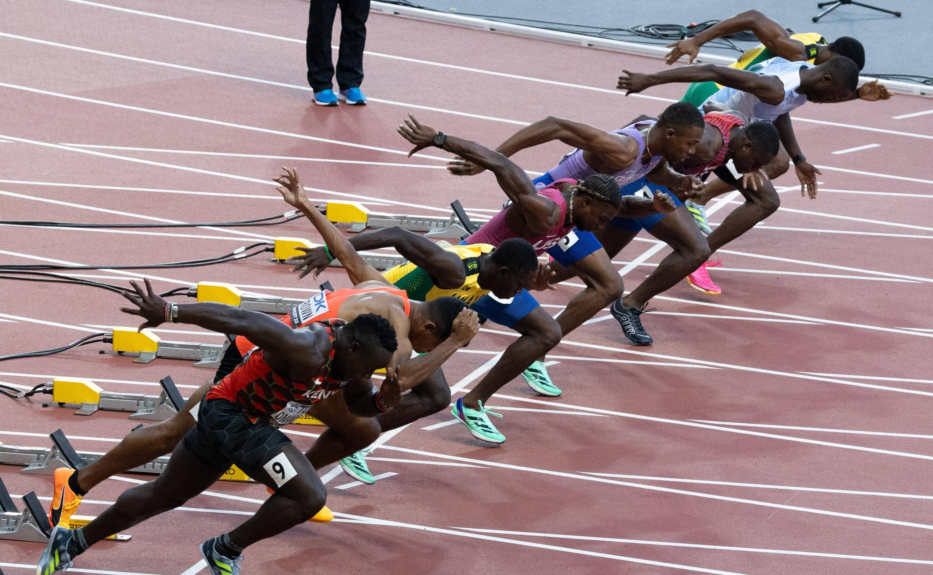 (田径世锦赛)国外选手夺得男子100米冠军_新华社_比赛_诺亚·莱尔斯